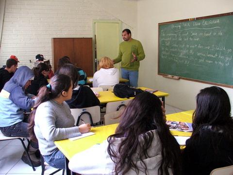 Centro Educacional mantêm oficinas de Inglês e Espanhol em Tramandaí