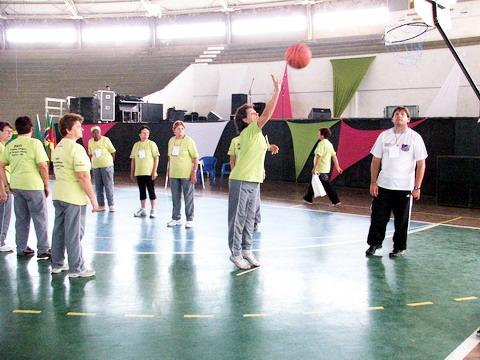 Jogos reunem idosos em Tramandaí