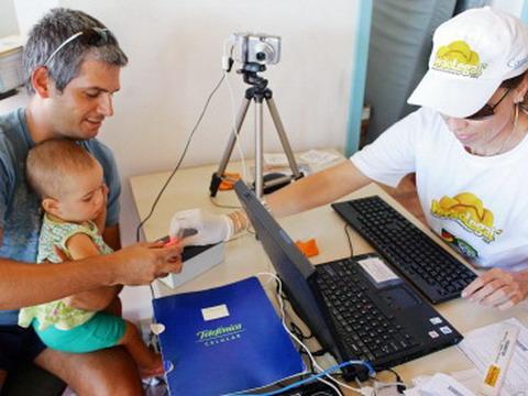 Bebê de um ano faz carteira de identidade em Capão da Canoa