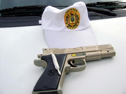 Jovem ameaça policiais com arma de brinquedo em Capão da Canoa