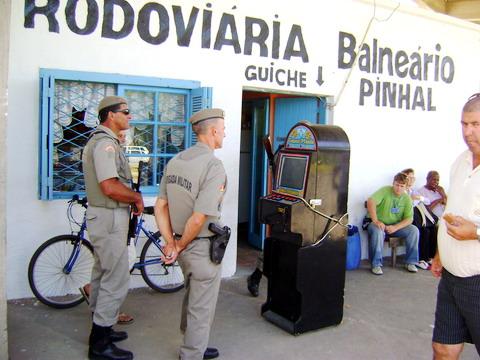 Apreendidas máquinas caça-níqueis em Magistério