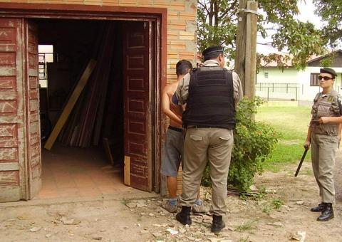 Trio é preso com drogas em cumprimento de mandados judiciais em Osório