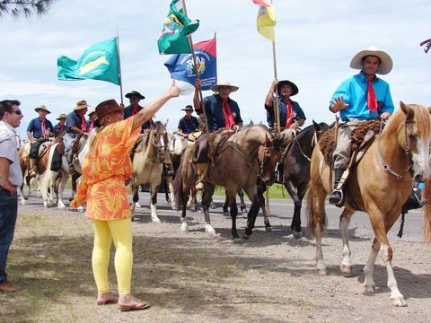 Cavalgada do Mar passa por Imbé com mais de 3.600 participantes