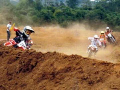 Terra de Areia recebe etapa da Copa Litoral Norte de Motocross