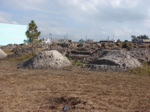 Futuro Campo de Futebol do centro recebe aterro em Imbé