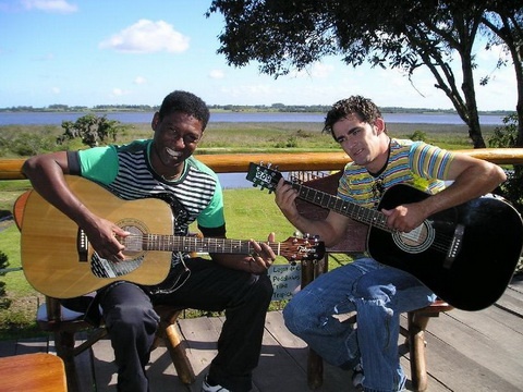 Vinicíus e Matheus fazem show nesta sexta-feira na Festa nacional do Peixe