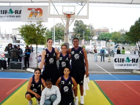 Basquete feminino de Osório participa de campeonato no RJ