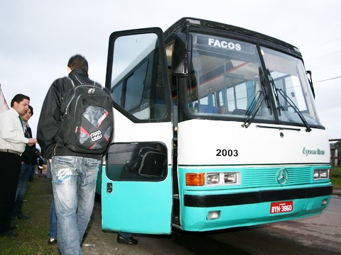 Imbé contrata mais três ônibus para o transporte universitário