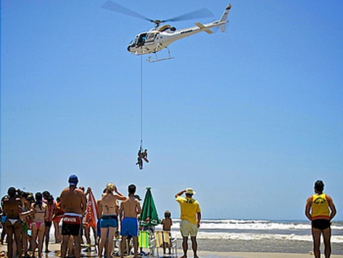 Veranistas acompanham ações no Dia do Salva-Vidas no Litoral