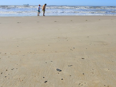 Manchas menores reaparecem na praia de Imbé
