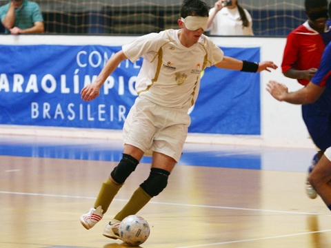 Campeão paraolimpíco Ricardinho realiza palestra na FACOS