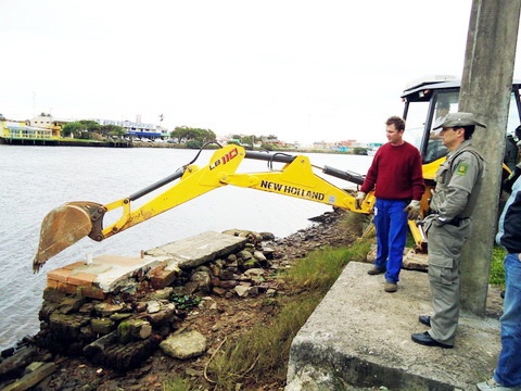 Trapiches à beira-rio são retirados por ordem do MPF em Torres