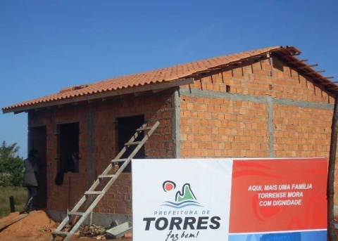 Prefeitura entrega casas populares em Torres