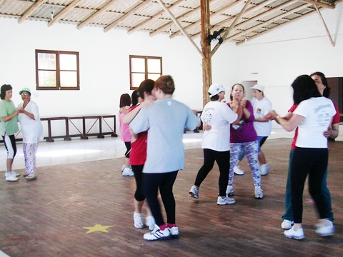 Bairros Curtume e São Francisco oferecem ginástica e biodança em Torres