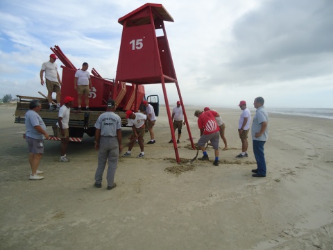 Guaritas salva vidas são implantadas na beira mar de Torres