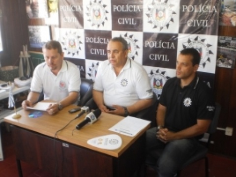 Polícia Civil promove coletiva de imprensa do Denarc em Capão da Canoa