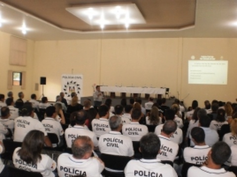 Chefe de Polícia palestra para policiais em Capão da Canoa