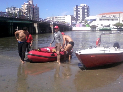 Bombeiros seguem busca a jovem desaparecido no Rio Tramandaí