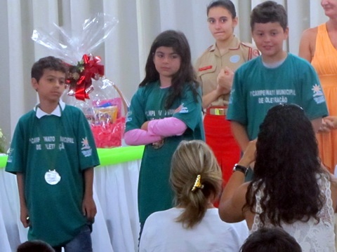 Aluno da Escola São Francisco de Assis ganha Campeonato de Soletração em Tramandaí