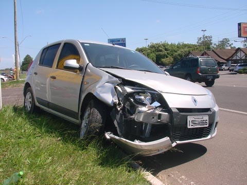 Veículos colidem na RS-030 em Osório