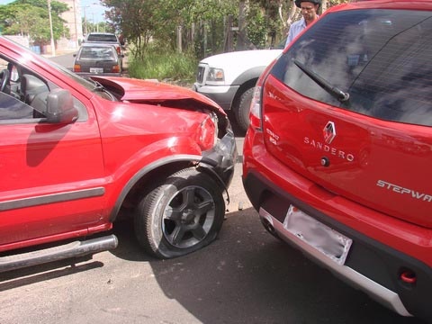 Colisão envolve dois veículos no centro de Osório