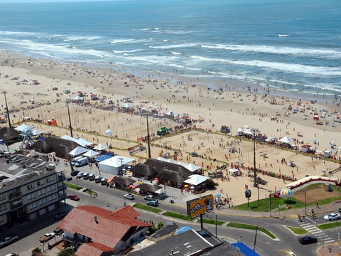 Esporte à beira-mar: mais de 2,6 mil atletas participam do Circuito Verão Sesc de Esportes em Torres