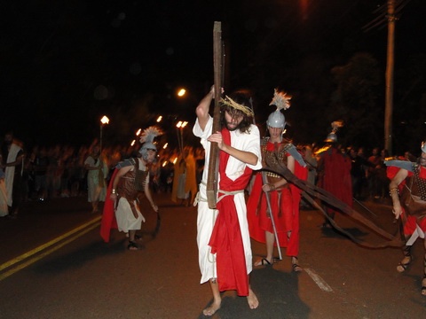 Via Sacra em Osório reuniu uma multidão de fiéis