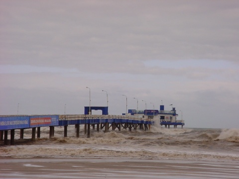 Mar apresenta ressaca no Litoral Norte