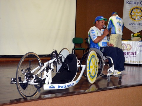 Rotary Club de Osório recepciona ultramaratonista