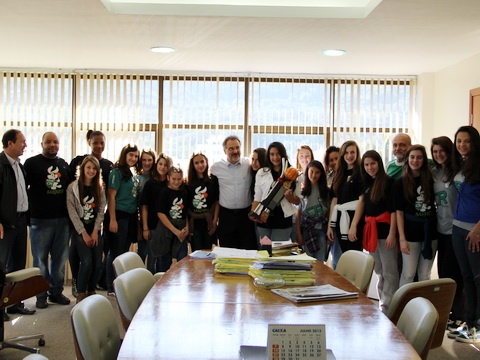 Equipe de Basquete do CR Esportes visita prefeito em Osório