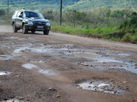 Fortes chuvas prejudicaram ainda mais o trânsito na ERS 484 em Maquiné