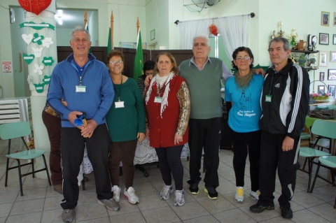 Equipe Os Invencíveis vence gincana da Semana do Idoso em Tramandaí