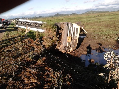 Motorista de Osório morre após tombar caminhão em Passo de Torres