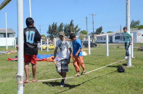 Festa de Natal Solidária recebeu centenas de crianças em Imbé