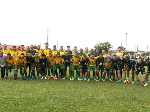 Jogo beneficente com jogadores profissionais ocorreu na praia de Xangri-Lá