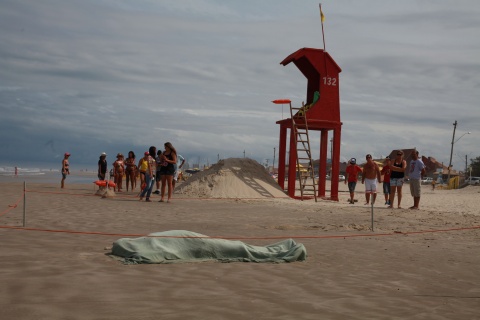 Corpo é encontrado a beira mar de Imbé (vídeo)