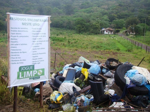Exposição de lixo recolhido na estrada da Borússia visa conscientizar a população osoriense