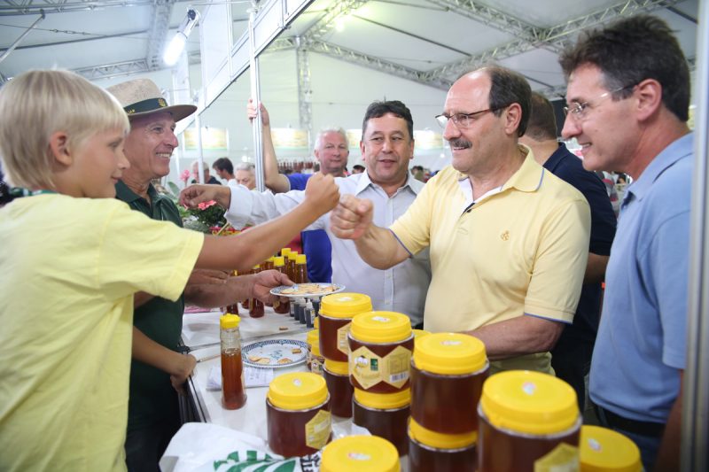 Governador abre feira de agricultura familiar em Torres