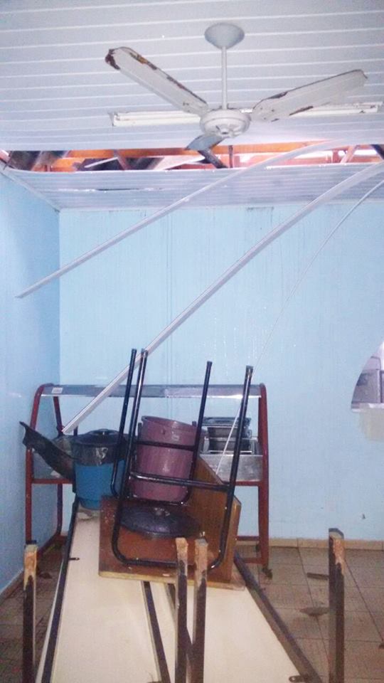 Vento destrói parte do telhado da EMEF Rui Barbosa em Imbé
