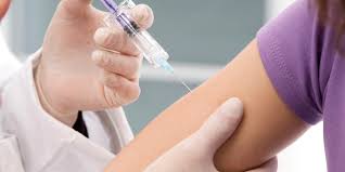 Especialista diz que meninos também devem ser vacinados contra HPV