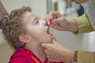Mais de 370 mil crianças já foram vacinadas contra a pólio no RS