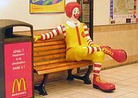 Trabalhadores manifestam apoio a denúncias de irregularidades na rede McDonald's