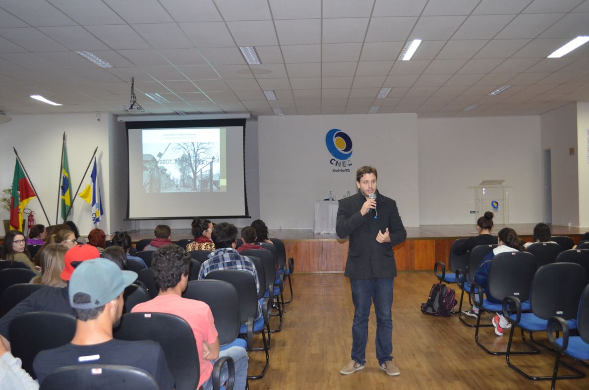 Evento interdisciplinar sobre a Segunda Guerra reúne escolas da região em Osório