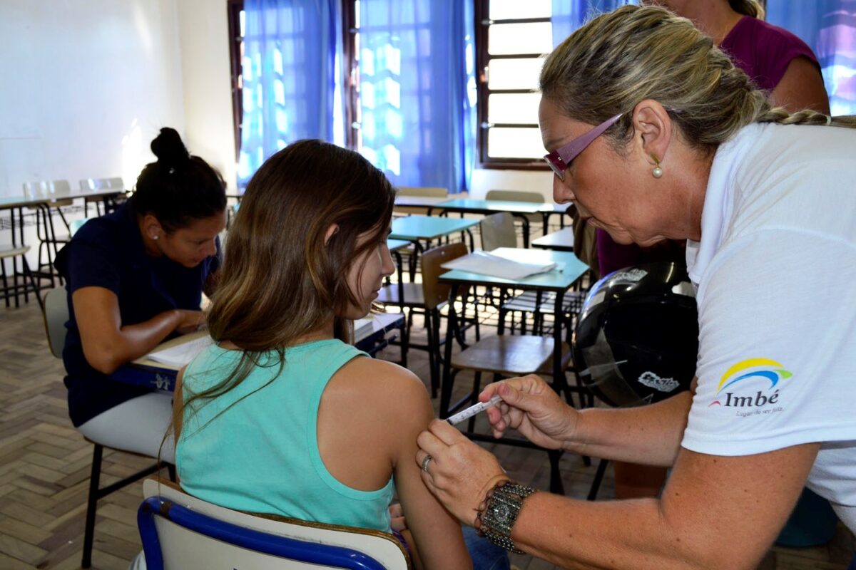 Campanha de vacinação contra HPV terá programação nas escolas de Imbé