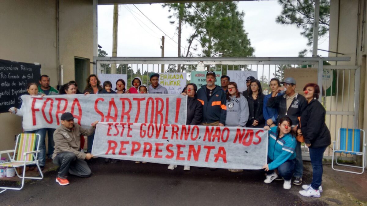 Familiares de PMs bloqueiam saída de efetivo de quartel em Osório e Capão da Canoa