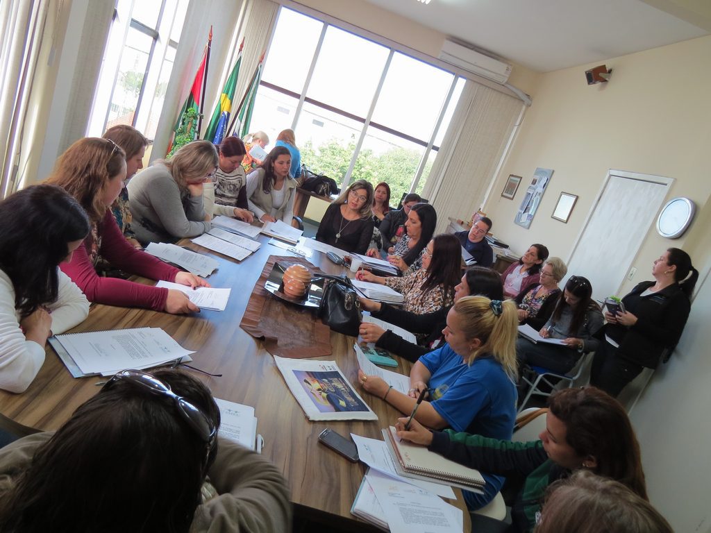 SMEc reúne diretoras de escolas em Tramandaí