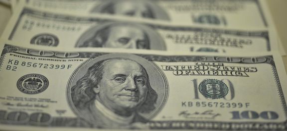 Dólar tem maior alta diária em quatro anos e volta a fechar acima de R$ 4