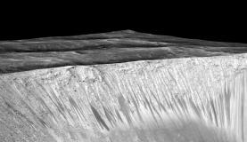 Nasa anuncia evidências de água corrente em Marte