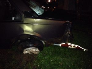Criminosos fogem após colidir carro furtado em Osório
