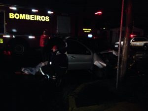 Criminosos fogem após colidir carro furtado em Osório